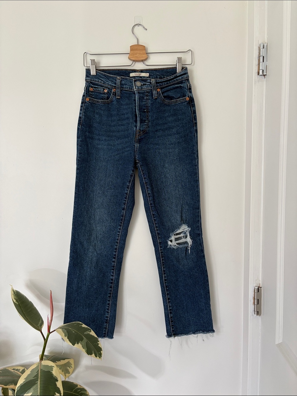 Levi's Dark Blue Straight-Leg Jeans with Knee Rip